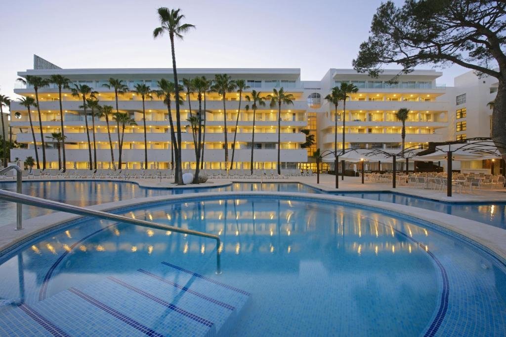 Iberostar Waves48778548